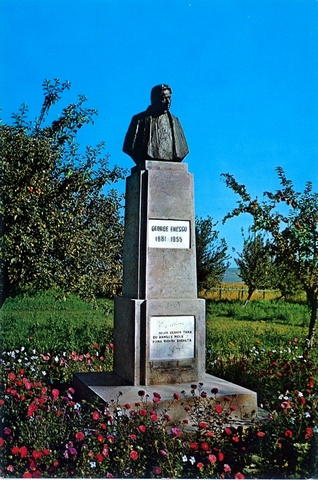 1552 - Comuna George Enescu. Bustul lui G. Enescu